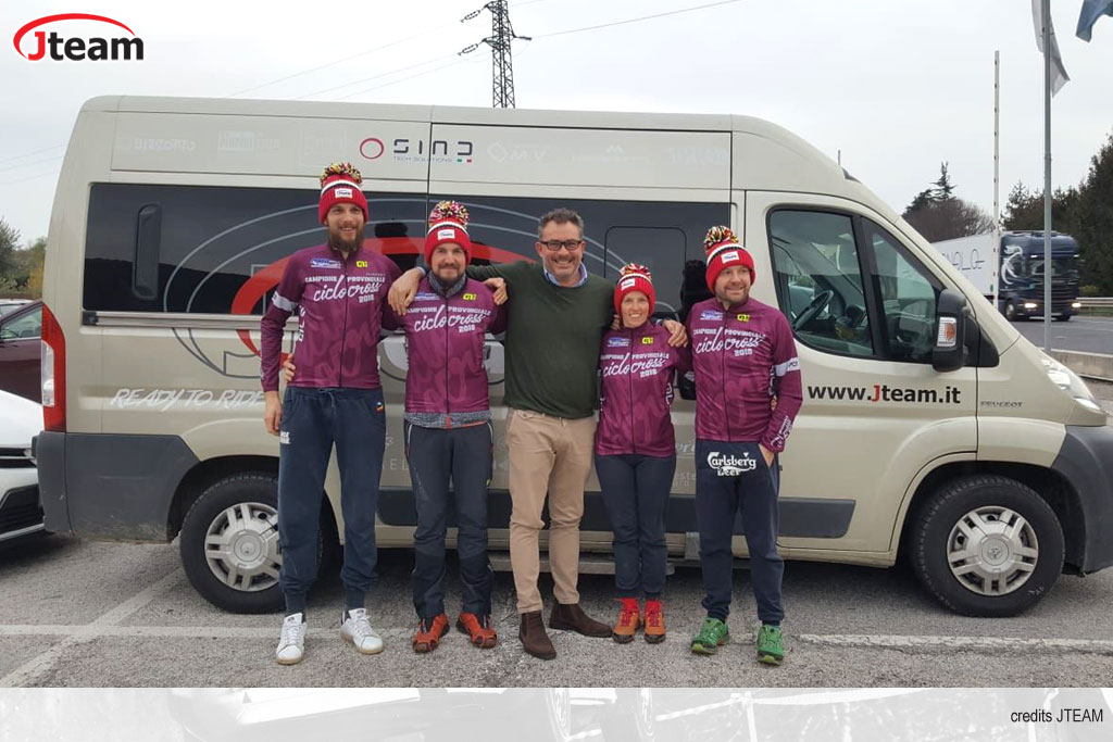 Jteam è un’associazione sportiva dilettantistica, riconosciuta dal CONI e dalla Regione del Veneto, operante nel settore delle competizioni ciclistiche, in particolare nelle gare di mountain bilke, ciclocross, duathlon e downhill.